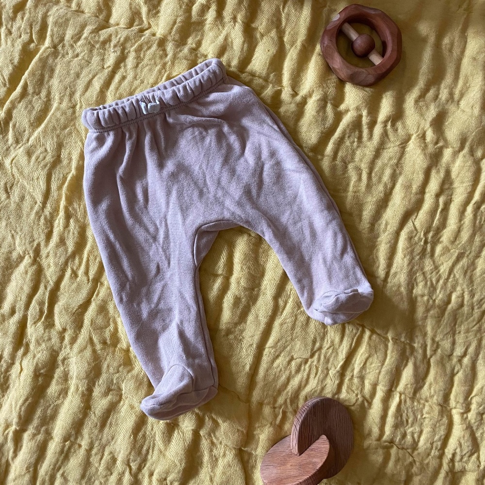 Quincy Mae neutral footie pants